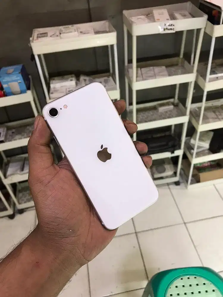 iphone SE GEN2 128GB Mulus Allop