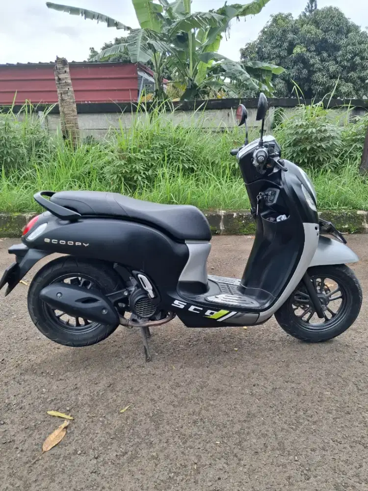 A) Honda Scoopy Sporty Fi Tahun 2023