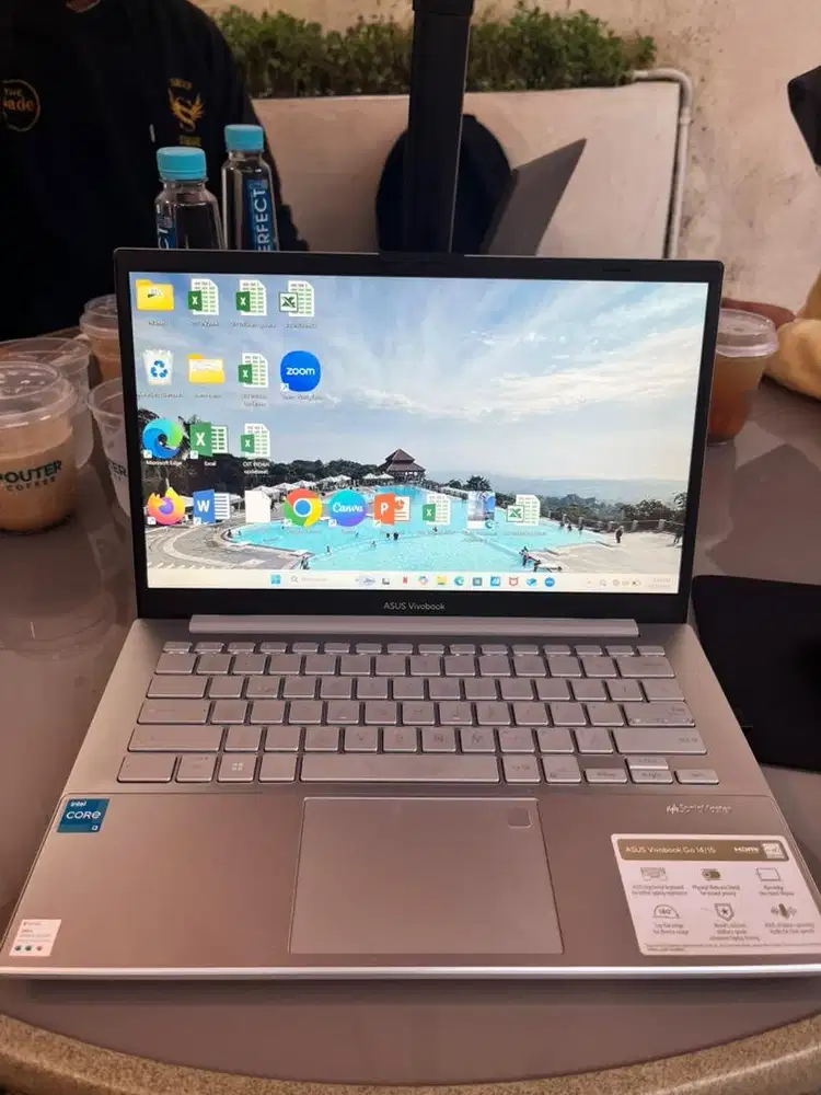 Asus Vivobook Go E1404