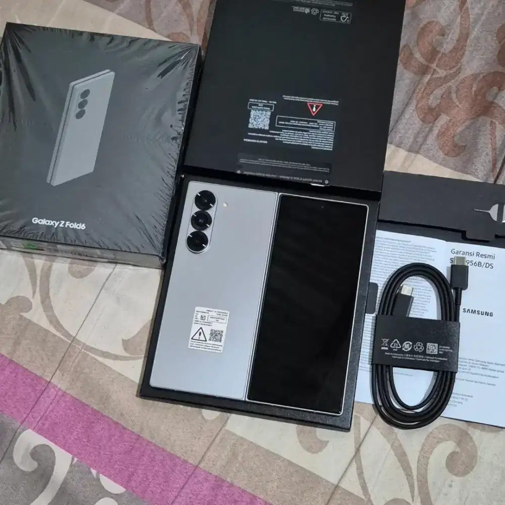 Samsung Z Fold 6 12/512GB Silver Titanium Resmi SEIN