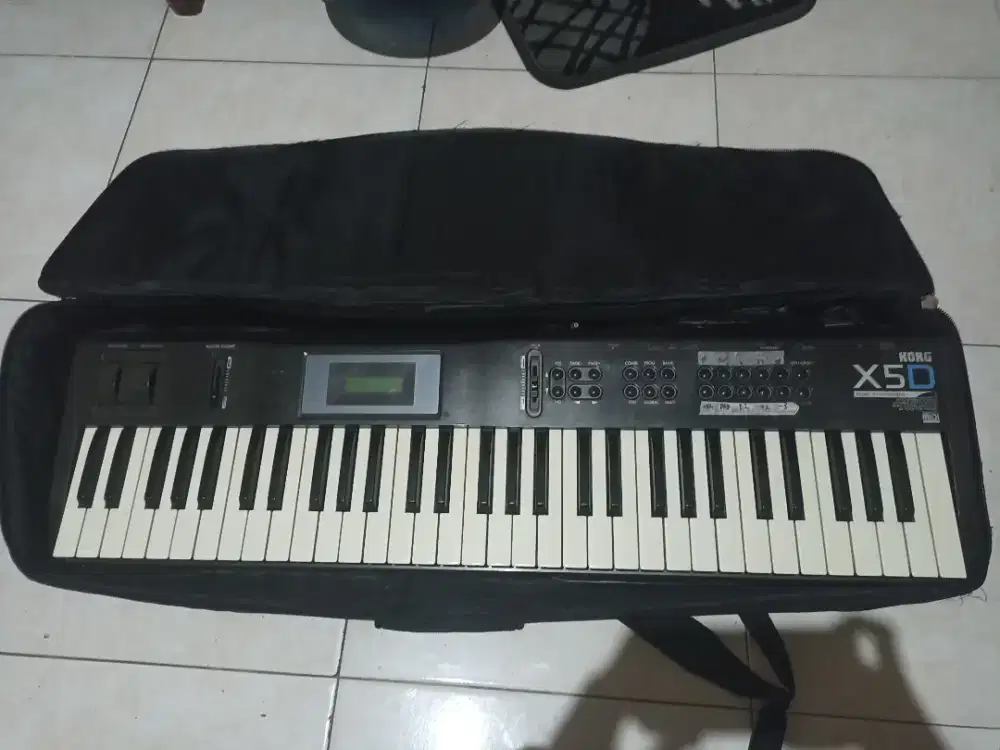 Korg X5D Keyboard