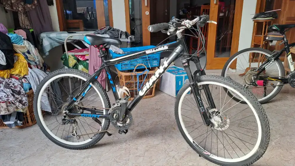 Sepeda gunung GIANT atx