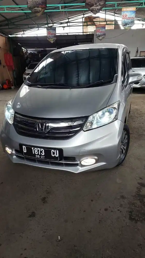 DP20jt  Honda Freed E Matic PSD  2013 silver mulus