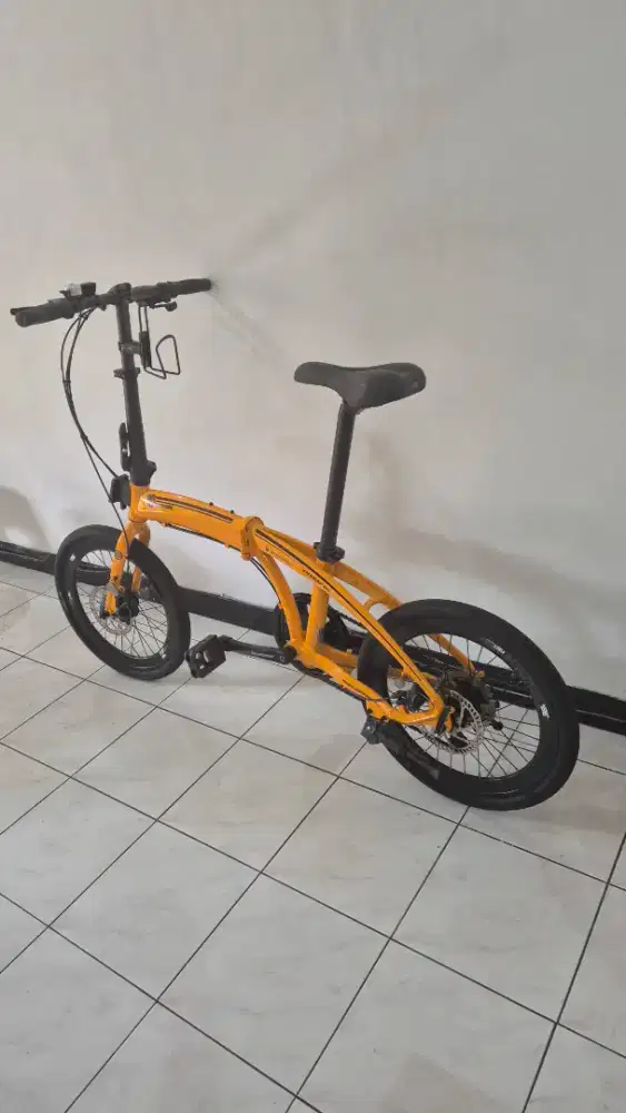 DIJUAL SEPEDA LIPAT 20 NORIS 2.0 TRANSFORMER WARNA ORANGE
BONUS HELM