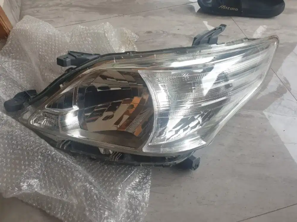HEADLAMP INNOVA 2012