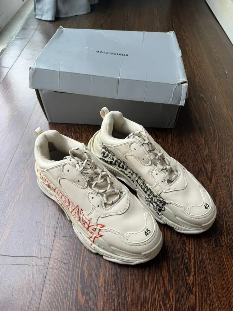 Sepatu balenciaga