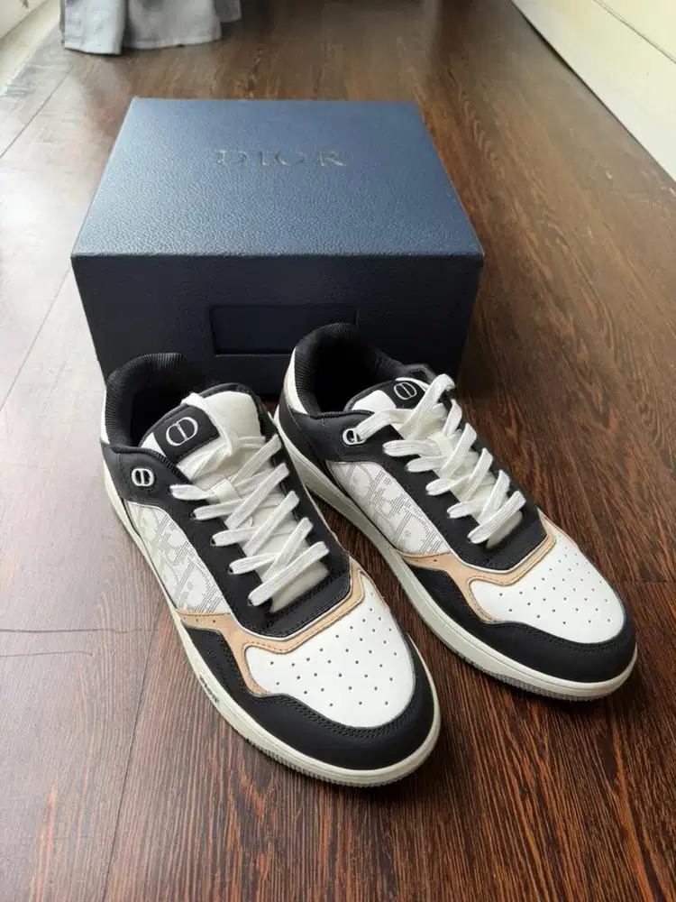 Sepatu dior like new