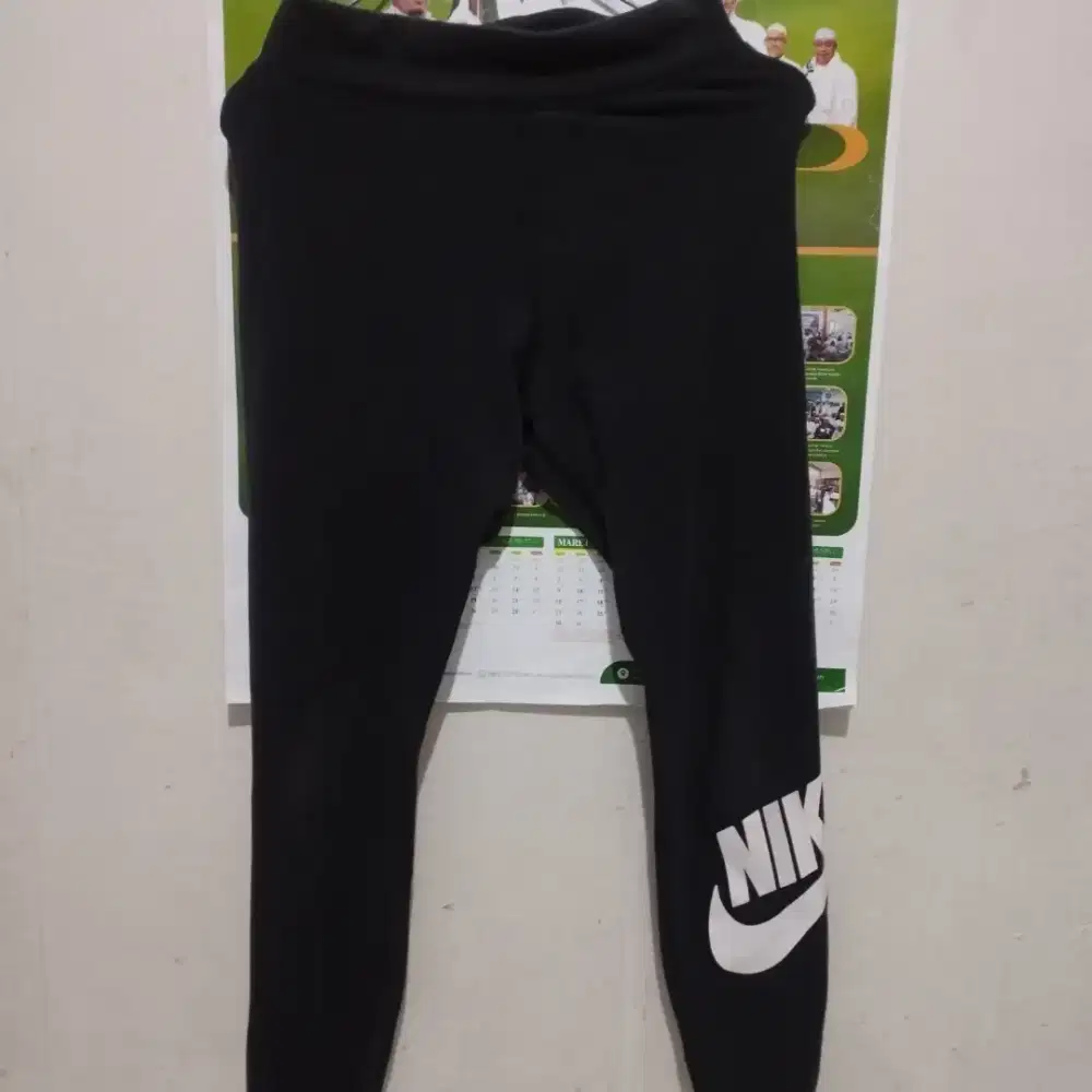 Jual sepatu futsal anak.jaket UNIQLO dan celana anike