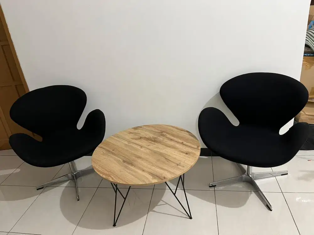 Kursi dan Meja Estetik