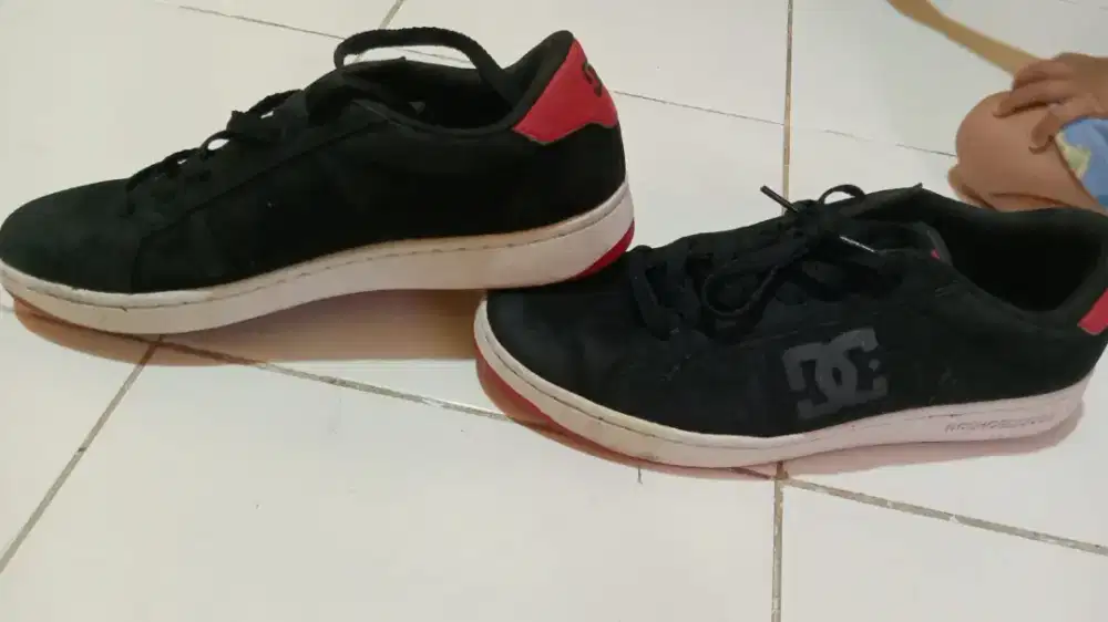 Sepatu masih bagus dan bening