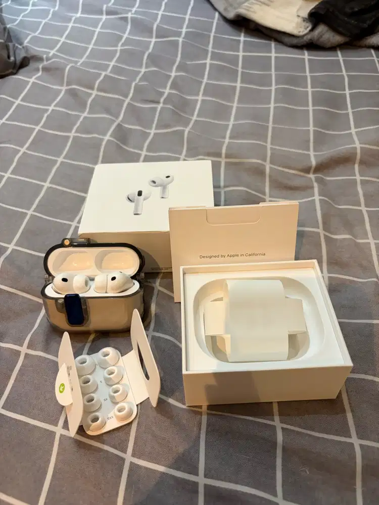 AirPods Pro 3 Genuine Apple inter warranty feb 2027 new