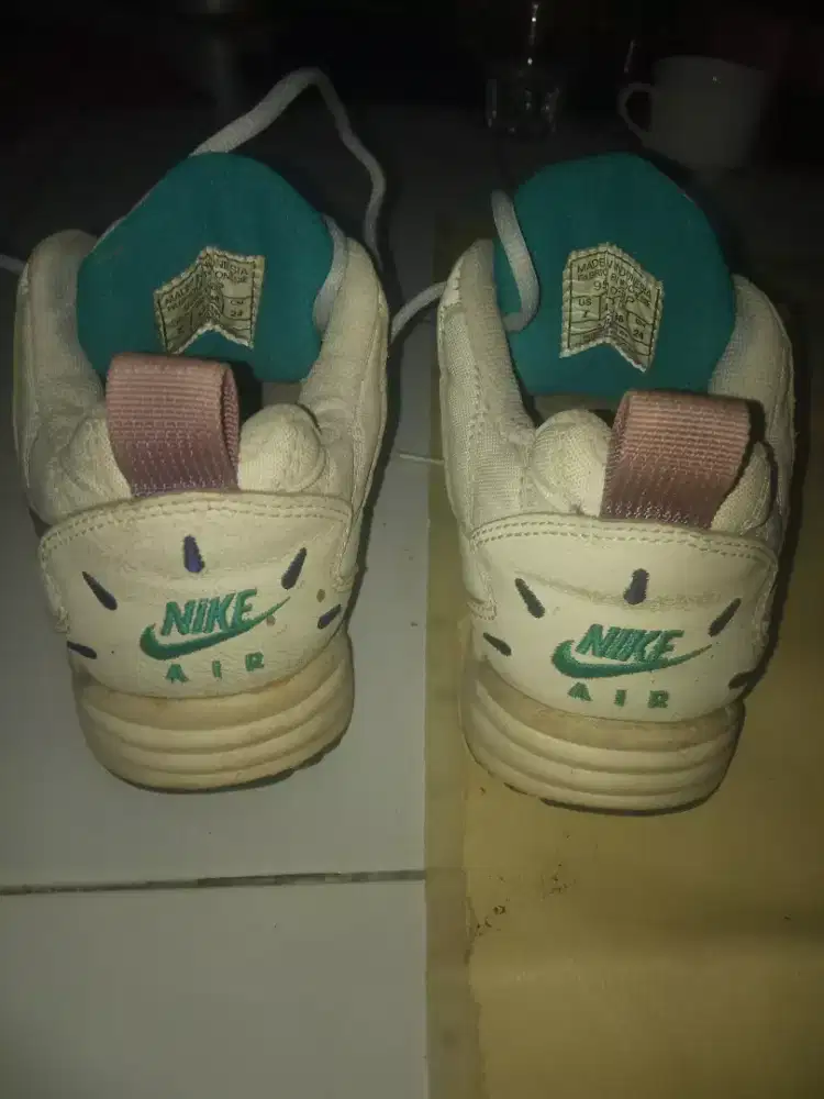 Sepatu sport merk Nike air UK 38