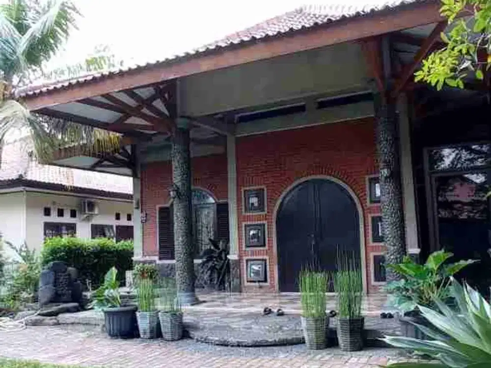 Rumah Cantik lengkap dengan kolam renang di Cinangka Sawangan Depok