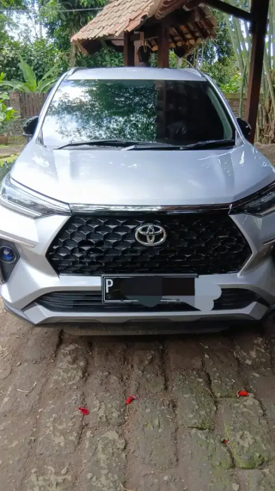 Toyota Avanza Veloz Q 1.5 MT Silver