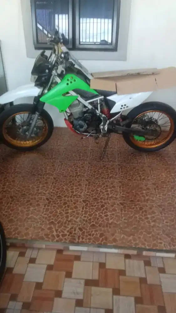 Motor trail KLX