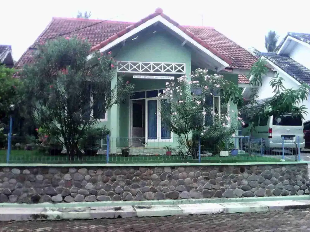 jual villa keluarga atau rumah biasa d sewakan luas 300 m2 surat SHM