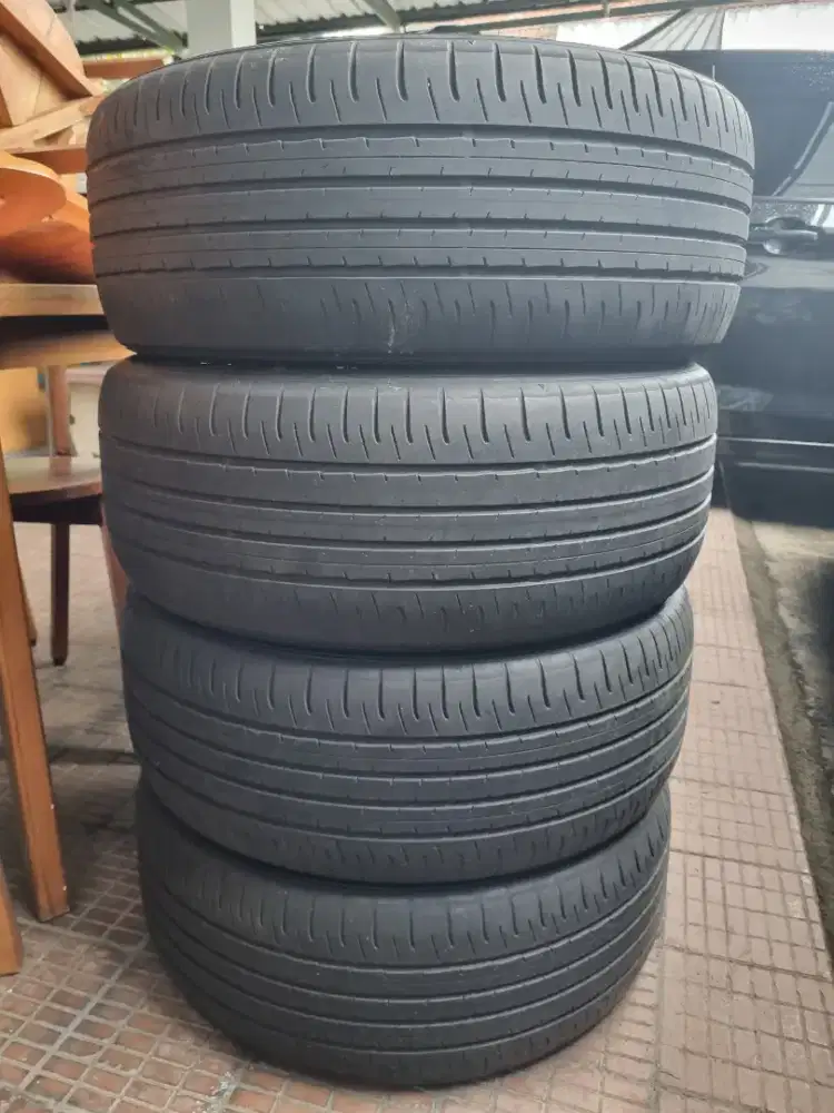 4 Ban Dunlop SP Sport Maxx 225/50/R18 ex Zenix Q Hybrid 2 set 8 ban