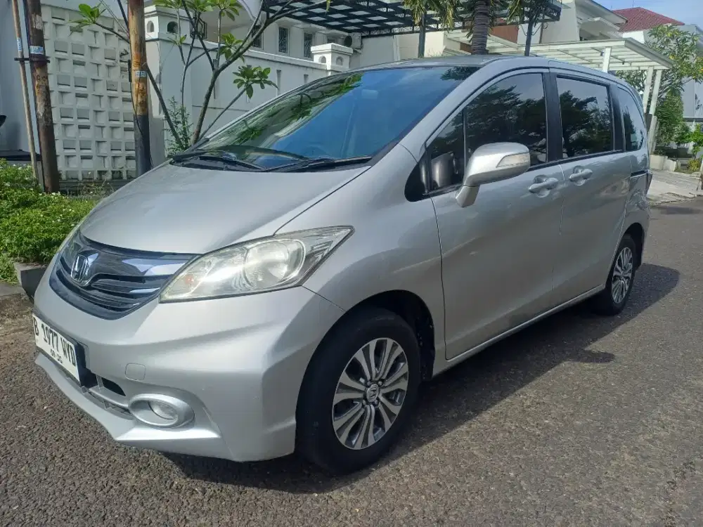 Honda Freed PSD 2014 Pakaian Sendiri Terawat Bagus Skl