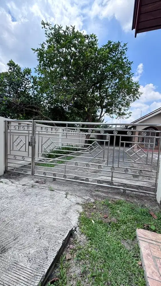 DIJUAL / DISEWAKAN – RUMAH LUAS COCOK PERKANTORAN