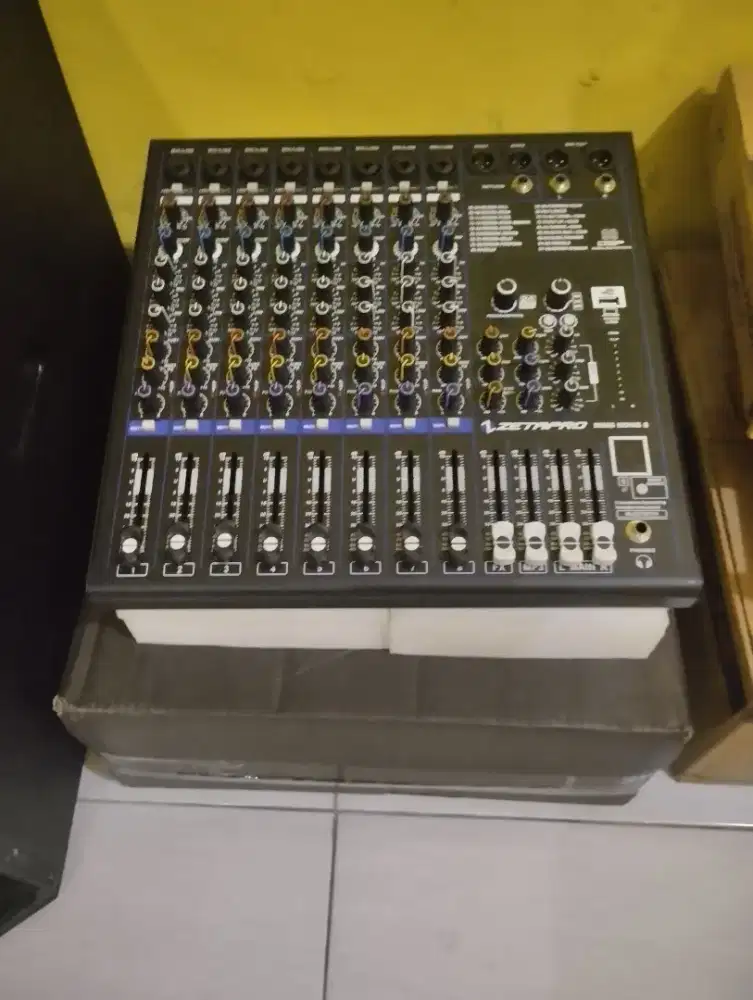 Mixer zetapro 8