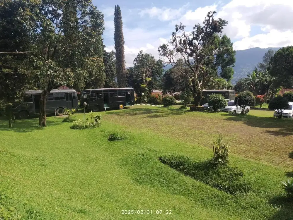 Jaga villa di cisarua suami istri tanpa bawa anak umur 50 thn keatas