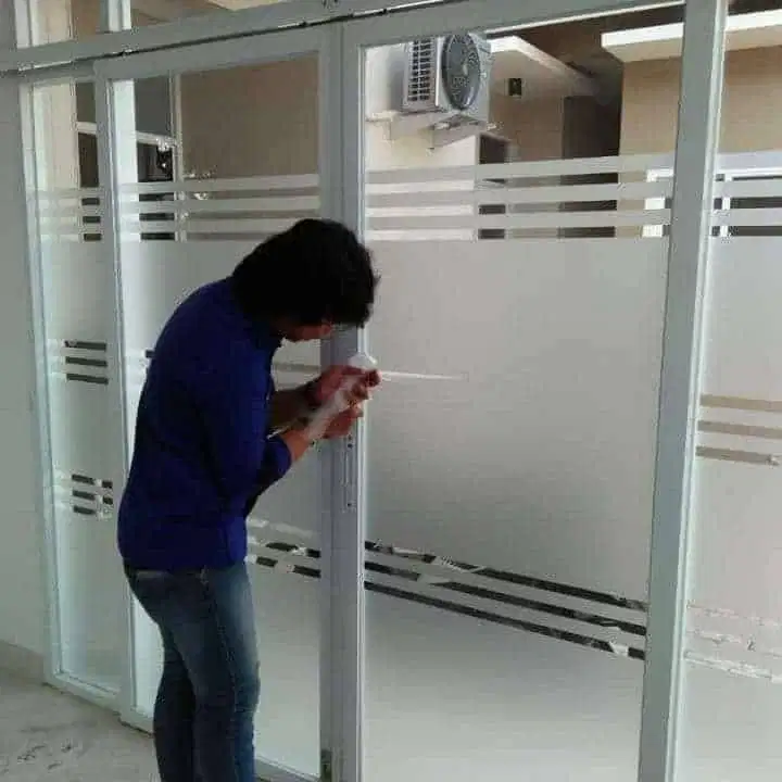 Pusat Kaca Film Rumah & Sticker untuk kebutuhan Gedung Perkantoran