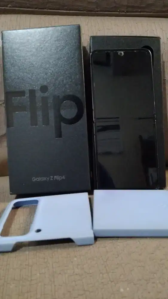 Jual SAMSUNG Z FLIP 4 MEMORY 8/258 MASIH BAGUS TIDAK ADA KERUSAKAN!!!