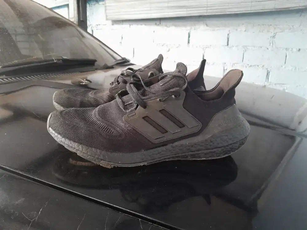 adidas ultraboost triple black size 44