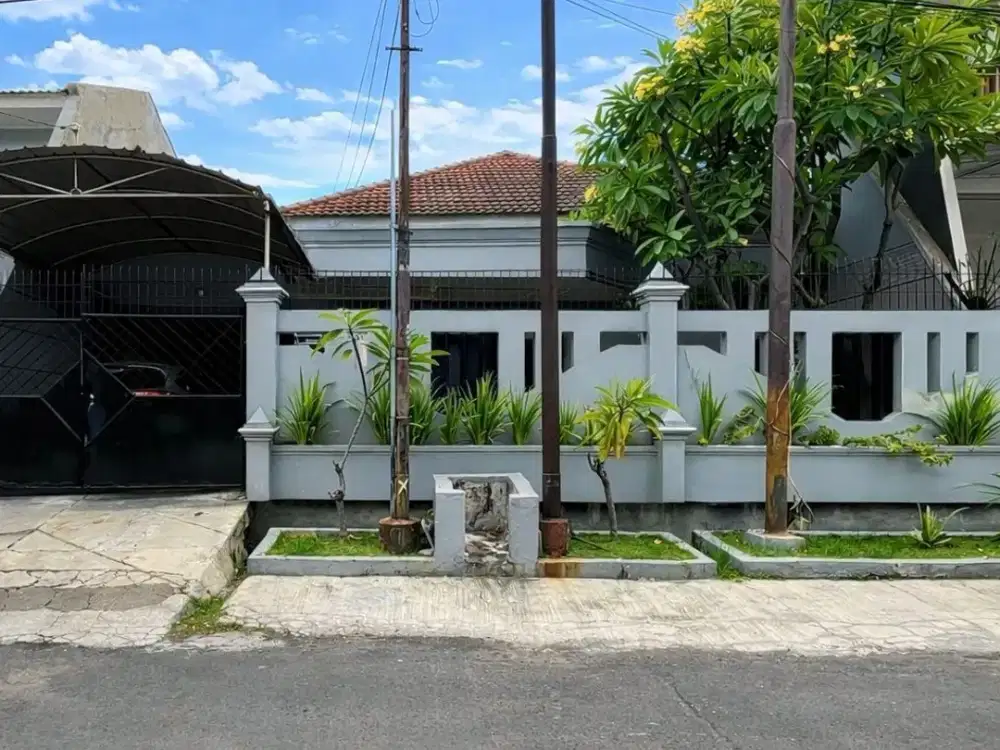 Rumah Dharmahusada Indah Timur Strategis • Siap Huni • Carport