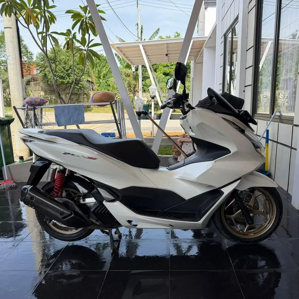 Honda PCX 160cc (CBS) Putih 2021 akhir