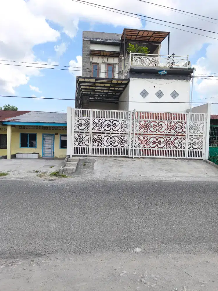 Dijual Rumah 2 lantai ditepi jalan raya