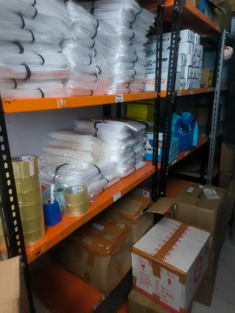 Dibutuhkan Helper Gudang & Admin Sosmed