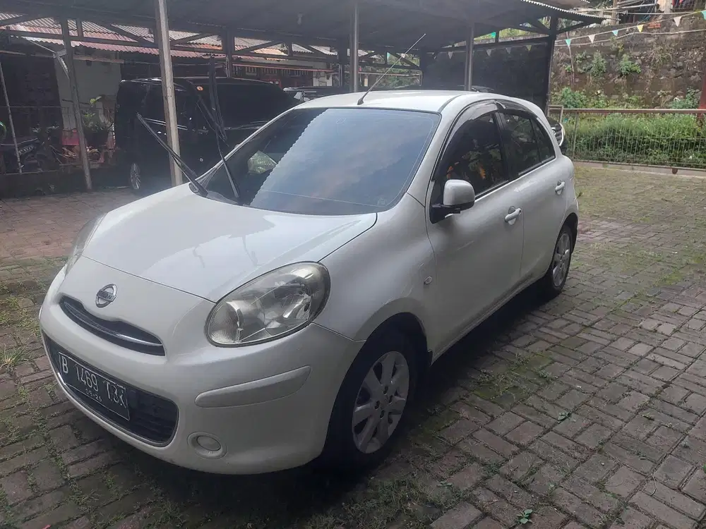 Nissan March 2011 Bensin