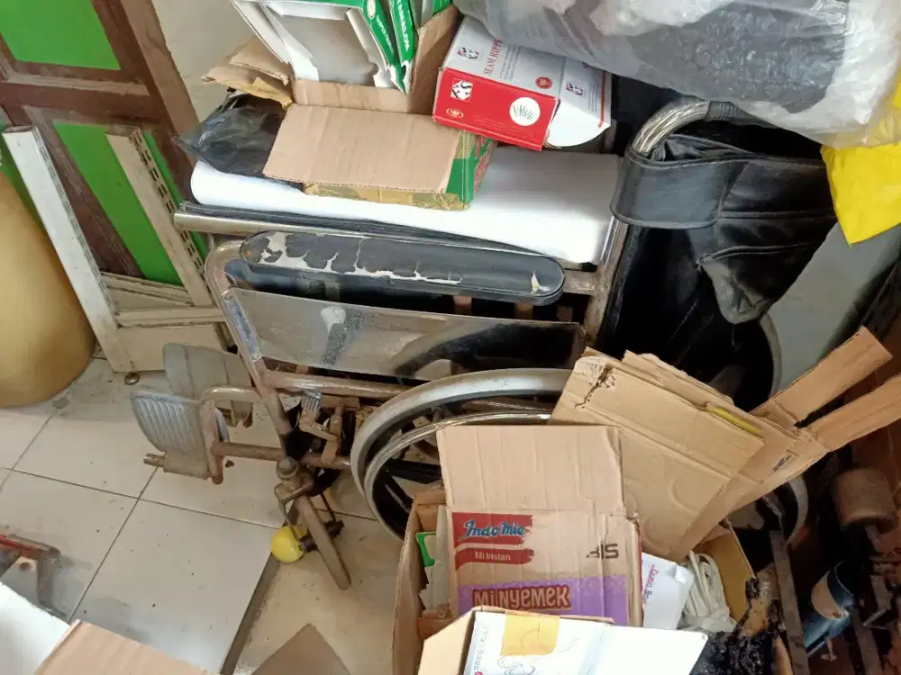 Kursi roda ukuran lebih besar