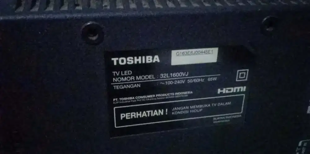 Tv led merk toshiba 32 in layar retak