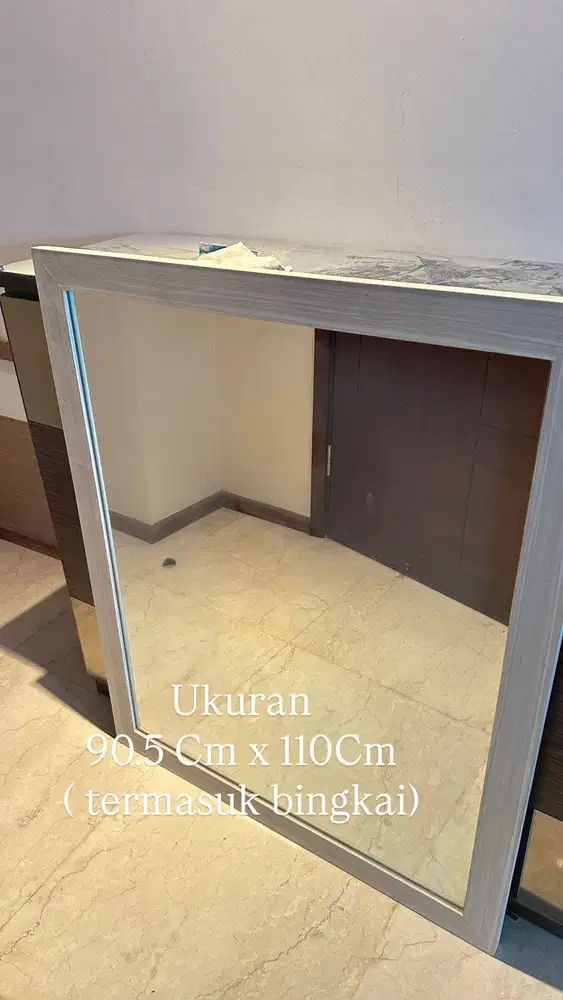 Cermin Ukuran 90,5cm x 110cm