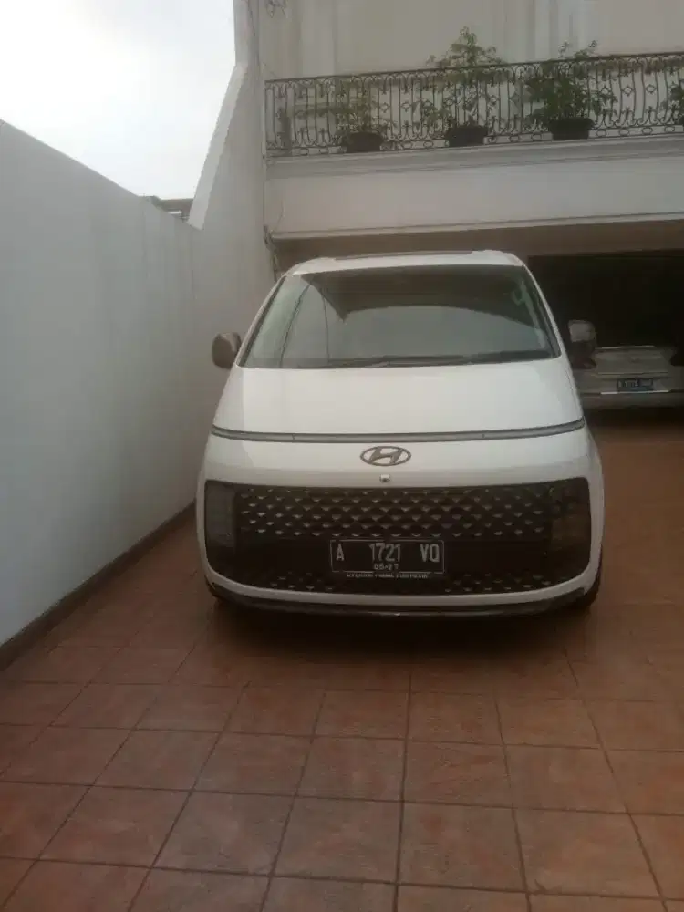 Hyundai Staria 2x2 Diesel Matic A/T 2022 Putih