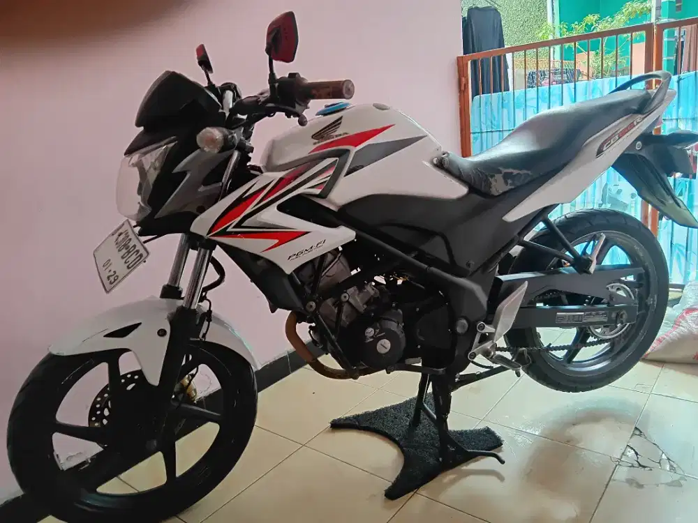 Honda CB150R Thn 2014 Surat lengkap, Mesin halus