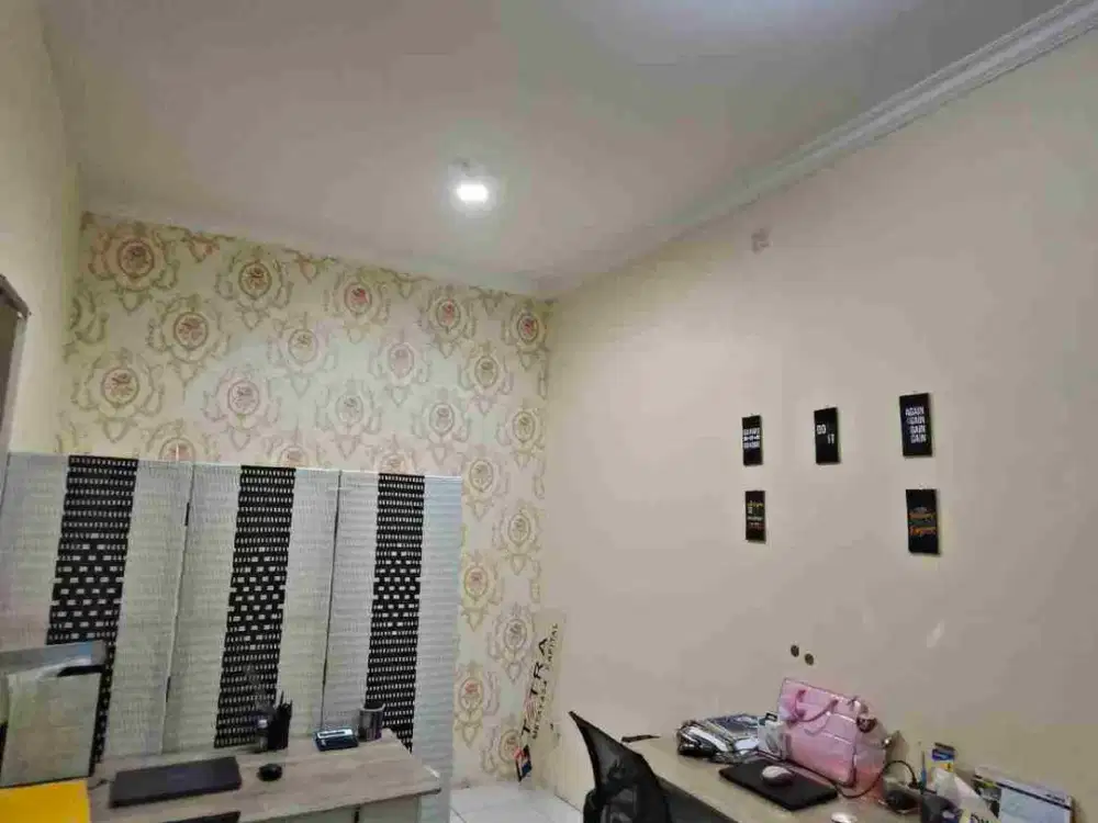 Disewakan murah Ruangan kantor untuk 4-6 orang