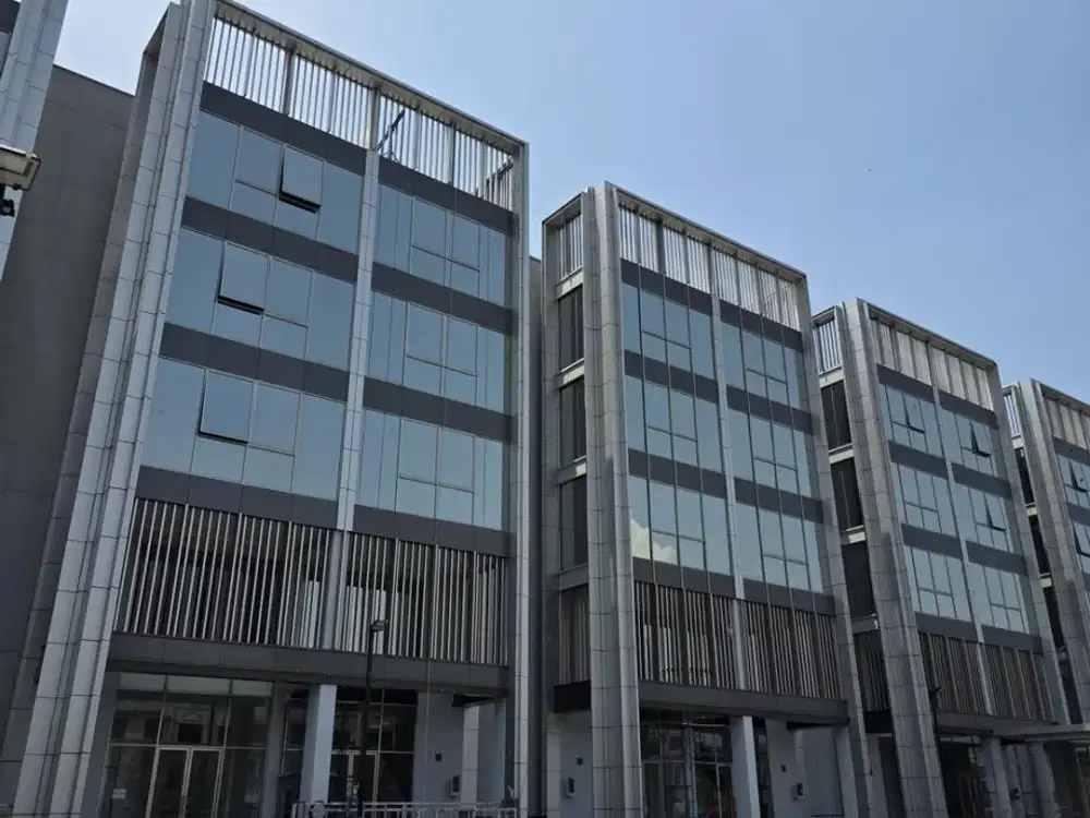 DISEWAKAN SOHO PIK2 5 LANTAI , MARINA BAY, BRAND NEW and READY