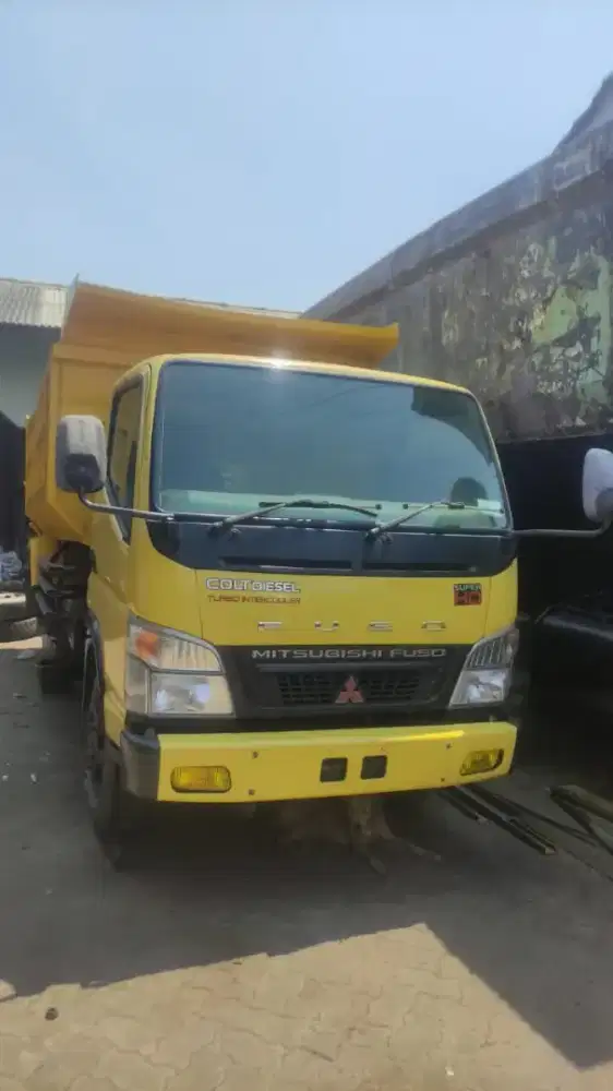 Mitsubishi colt diesel FE 74HD dump truk