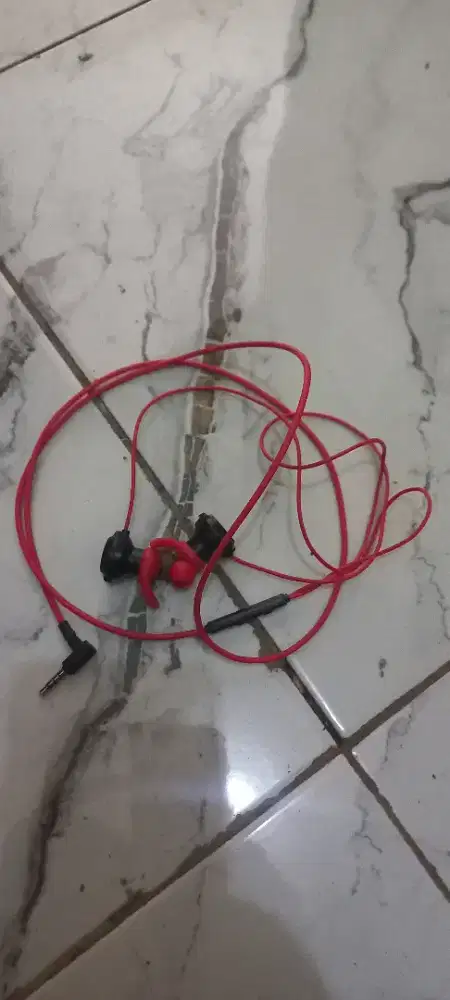 Headset bass gede