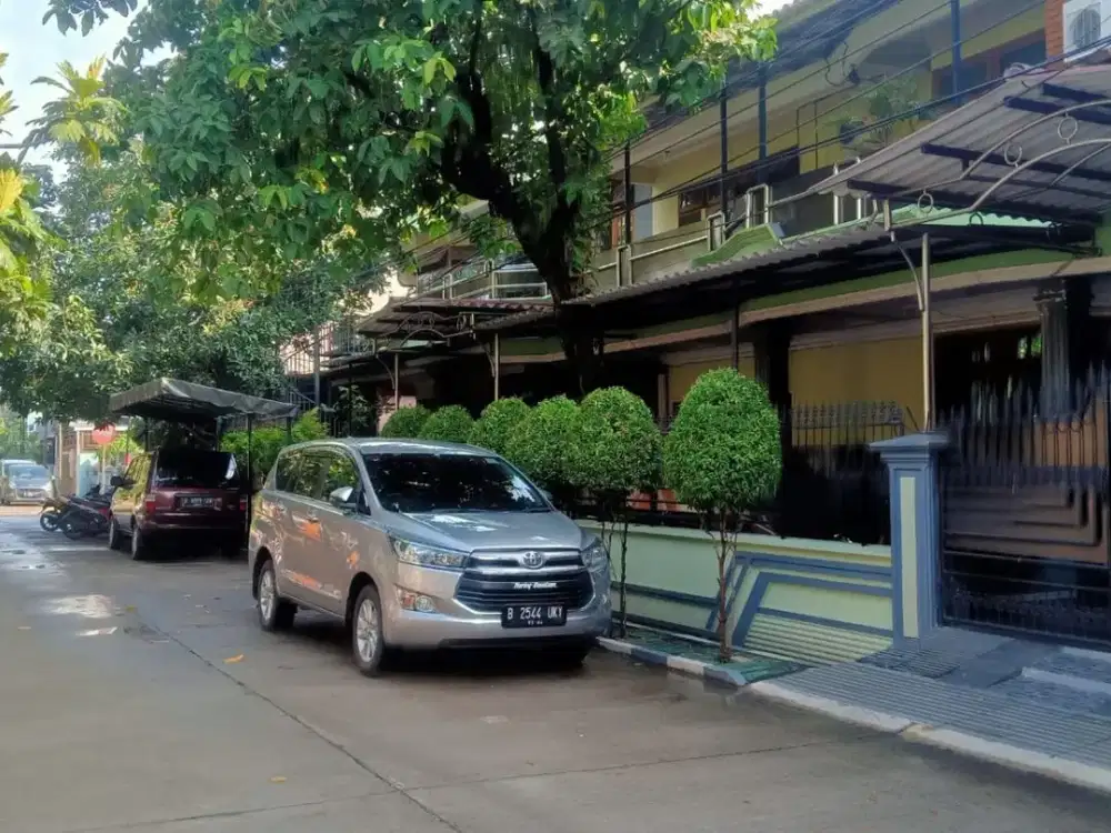 Dijual Rumah Banyak Kamar dan Lega di Kelapa Gading