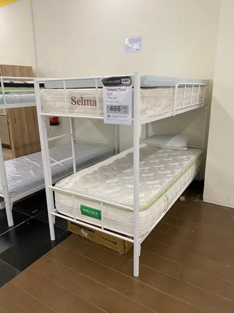 Ranjang tingkat besi dengan kasur