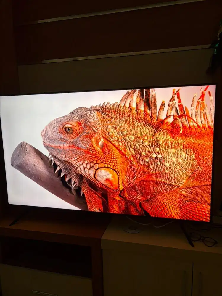 Samsung smart tv 55 inch tu8000 likenew