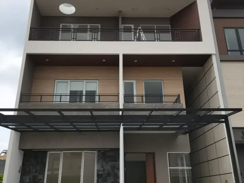 Turun 1M! Rumah Mewah 3 Lantai SHM di Sutera Onyx Alam Sutera – Siap Huni