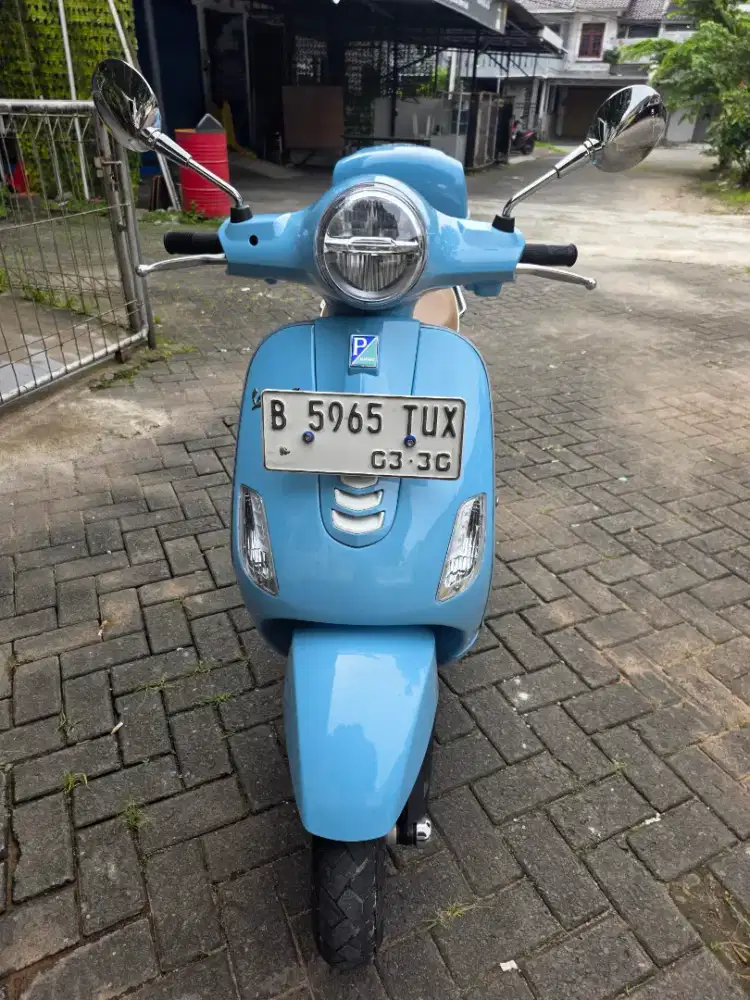 Vespa LX 125 Igets 2025 like new
