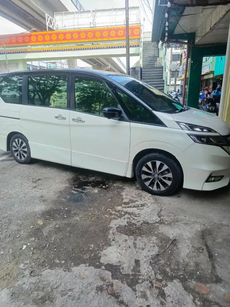 Nissan serena 2.0 high way star automatic