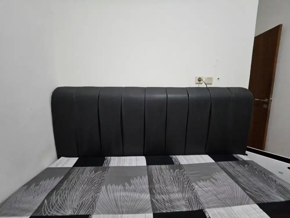 Tempat tidur lengkap mulus