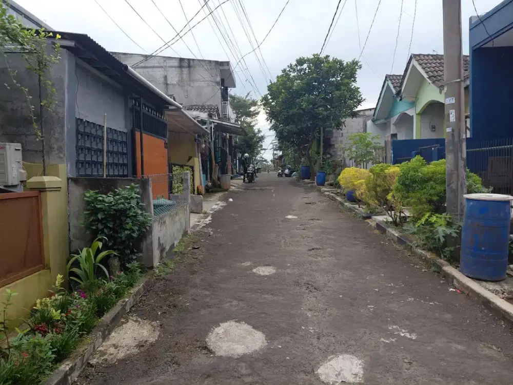 Taman Griya kencana, 1 KM from Bukit cimanggu city, 10 menit dari stasiun cilebebut, 2Km dari stasiun,, anti banjir,  angkot